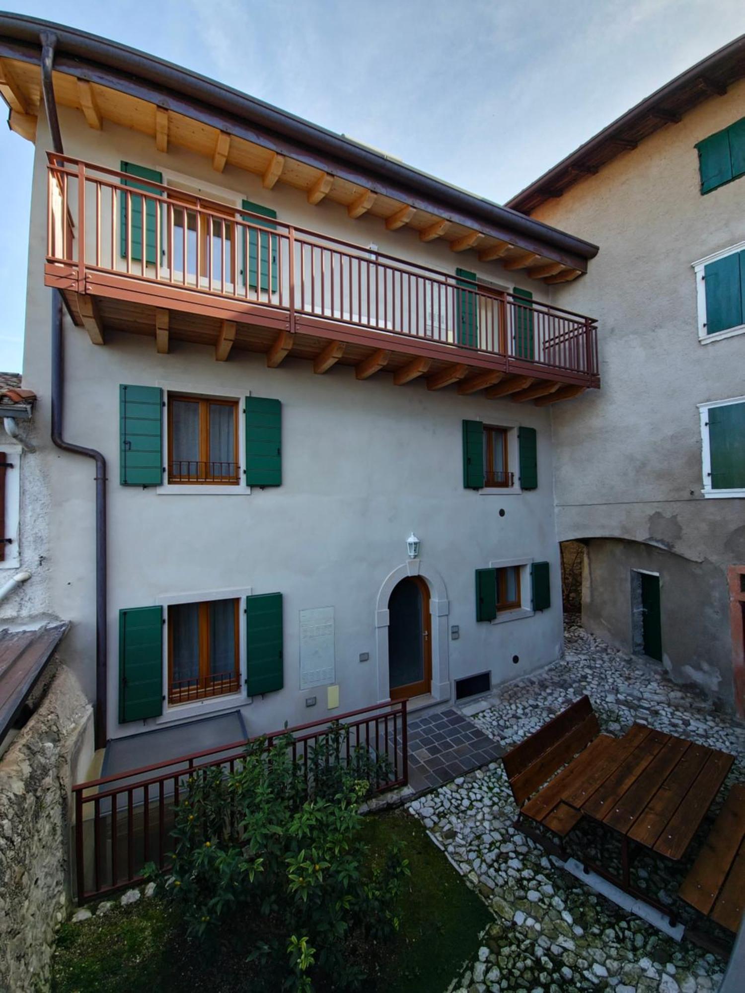 Casa Antico Borgo - Appartamento 1 Assenza di Brenzone Bagian luar foto
